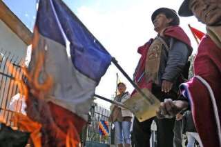 Affaire Snowden: en Bolivie, des manifestants attaquent l'ambassade de France à la Paz