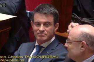 Manuel Valls répond par des bisous à un député qui se moque de son passage chez Ruquier