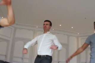 VIDÉO. Quand le maire UMP de Rochefort (Charente-Maritime), Hervé Blanché, danse du hip hop dans son bureau