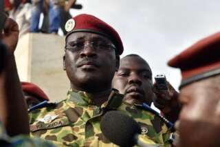 Burkina Faso : après la chute du président, deux militaires se déclarent chef de l'Etat, le lieutenant-colonel Zida désigné par l'armée