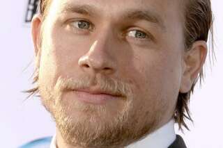 Charlie Hunnam abandonne le rôle de Christian Grey dans l'adaptation au cinéma de 