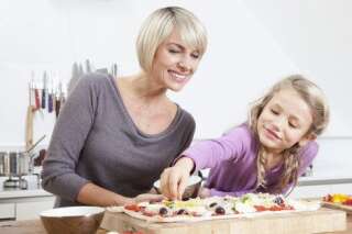 L'apprentissage de la cuisine se fait surtout entre la mère et la fille, mais les hommes s'y mettent de plus en plus