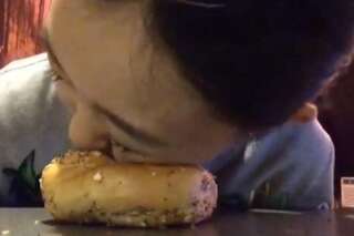 VIDÉO.Une jeune femme s'écrase le visage contre du pain sur son compte Instagram