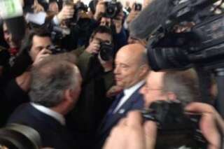 PHOTOS. Salutations chaleureuses entre Juppé et Bayrou au Salon de l'Agriculture
