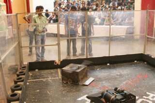 VIDÉO. Accident durant un tournoi robotique en Inde