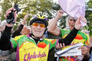 Robert Marchand, 102 ans, a battu le record du centenaire le plus rapide à vélo sur une heure