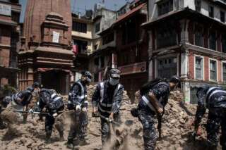 Séisme au Népal: un survivant de 101 ans retrouvé sous les décombres