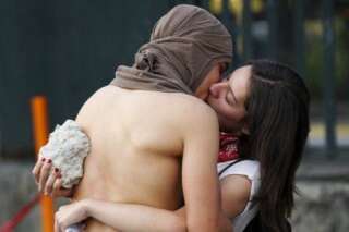 PHOTO. Le baiser de Caracas: la photo symbole après six semaines de manifestation au Venezuela