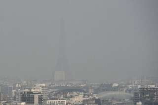 Eclipse à Paris: mauvais temps ou pollution? Les internautes cherchent le coupable de la déception
