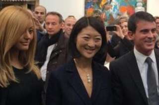 PHOTOS. Mais que fait Zahia aux côtés de Manuel Valls et Fleur Pellerin à la Foire internationale d'art contemporain?