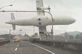 VIDÉOS. Crash d'un avion de la TransAsia à Taïwan: les incroyables images de l'accident qui a fait au moins neuf morts