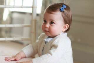 PHOTOS. Les premiers pas de la princesse Charlotte dévoilés sur Facebook pour son premier anniversaire
