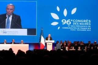Congrès des maires: Ayrault esquive les sifflets mais aussi les rythmes scolaires