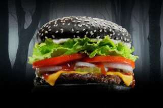 PHOTOS. Burger King et son Whopper noir d'Halloween terrifient les clients... une fois aux toilettes