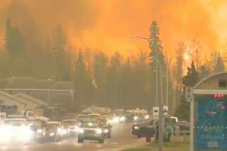 VIDÉO. Un énorme incendie provoque l'évacuation de 100.000 personnes au Canada