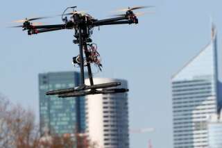 Une dizaine de vols de drones signalés à Paris dans la nuit de mardi à mercredi, course poursuite porte de Montreuil