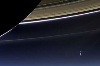 La Nasa diffuse une nouvelle photo spectaculaire de Saturne et de la Terre