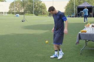 VIDÉO. Comme Diego Maradona, les footballeurs ont une nouvelle passion: jongler avec des oranges
