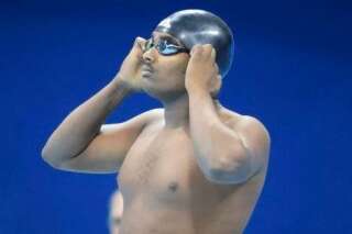 Le nageur éthiopien Robel Kiros Habte arrive dernier au 100m nage libre et devient un héros