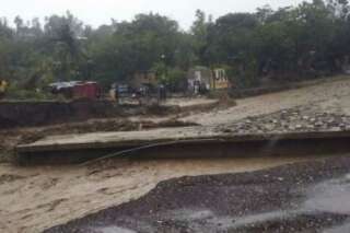 Un pont s'effondre en Haïti au passage de l'ouragan Matthew, la moitié sud isolée du reste du pays