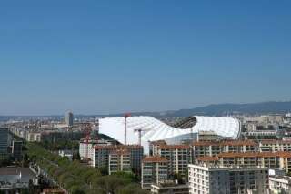À Marseille, le toit du stade Vélodrome éblouirait considérablement les riverains