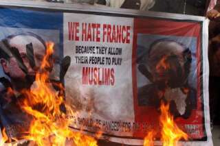 Charlie Hebdo: nouvelles manifestations au Pakistan contre la couverture représentant Mahomet, des drapeaux français brûlés