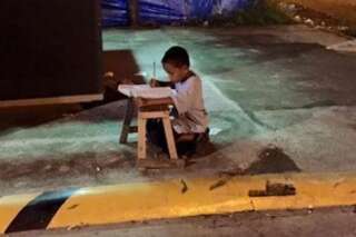 Grâce à cette photo sur Facebook, cet enfant philippin va réaliser son rêve: étudier