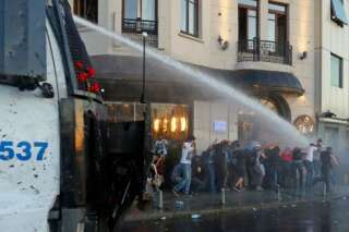 PHOTOS. Turquie, Istanbul: la police turque utilise des canons à eau pour disperser des manifestants place Taksim