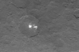 Cette photo est la plus nette des mystérieux points lumineux de la planète naine Cérès (mais ne lève pas le mystère)