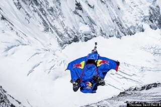 Nouveau record pour l'Everest: le base jump le plus haut de l'histoire