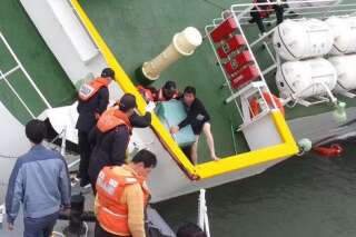 Naufrage du ferry en Corée du Sud: quatre marins inculpés d'homicide involontaire