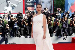 Natalie Portman dévoile qu'elle est enceinte sur le tapis rouge de la Mostra de Venise