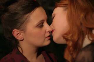 VIDÉO. Le baiser lesbien d'Élodie Frégé dans une web-série