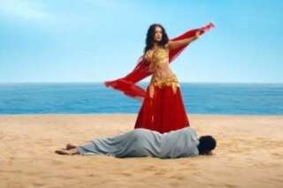 VIDÉO. Salma Hayek danse du ventre dans une œuvre de Youssef Nabil