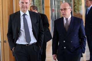 Baisse des impôts: Cazeneuve et Moscovici moins convaincus que l'Elysée