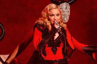 PHOTOS. Grammy Awards 2015: Madonna montre son derrière sur le tapis rouge
