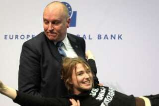 Josephine Witt: qui est l'ex-Femen qui a jeté des confettis sur Mario Draghi à la BCE