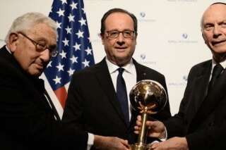 François Hollande reçoit son prix d'homme d'Etat mondial