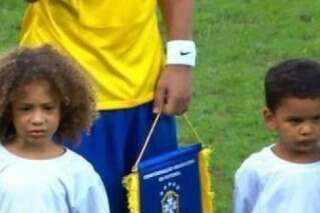 Les mini-sosies de David Luiz et Thiago Silva sur le terrain pour Brésil-Mexique