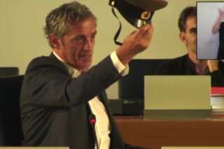 Philippe Saurel, le maire de Montpellier, brandit une casquette de l'Armée rouge pour railler un élu communiste