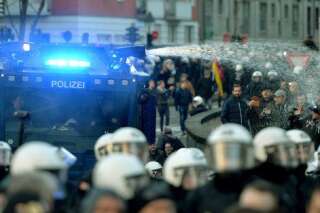 Agressions sexuelles à Cologne: affrontements entre extrême-droite allemande et police