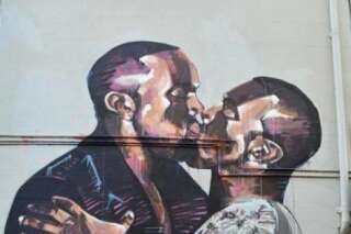 PHOTO. Kanye West embrasse Kanye West sur une fresque murale de Scott Marsh à Sidney