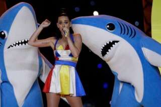 VIDÉO. Katy Perry au Super Bowl 2015 : elle se fait voler la vedette par ses danseurs requins