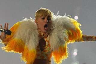 VIDÉO. Miley Cyrus offusque le Mexique en se faisant fesser avec le drapeau national
