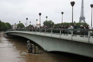 À Paris, la Seine amorce sa décrue après avoir atteint son plus haut niveau depuis 30 ans
