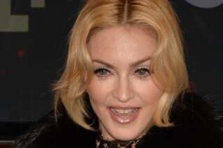 Madonna se blesse au pied en dansant en talons