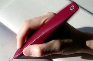 VIDÉO. Contre les troubles de l'écriture des malades de Parkinson, des étudiants ont inventé le parfait stylo