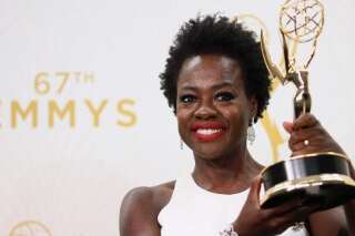 Aux Emmy Awards 2015, Viola Davis devient la première actrice noire à remporter le prix de meilleure actrice