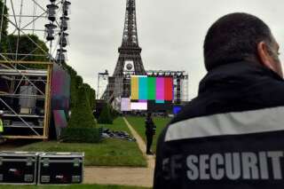 Pourquoi la droite et le FN ne veulent pas d'une fan zone sous la Tour Eiffel pour l'Euro 2016
