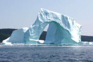 VIDÉO. Un iceberg s'effondre en direct et effraie deux touristes